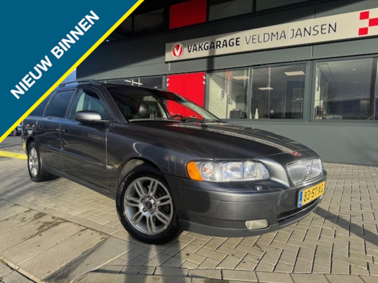 Volvo V70 - 2.4 EDITION II + LEDER/ECC/CRUISE/TREKHAAK/LMV/PDC - AutoWereld.nl