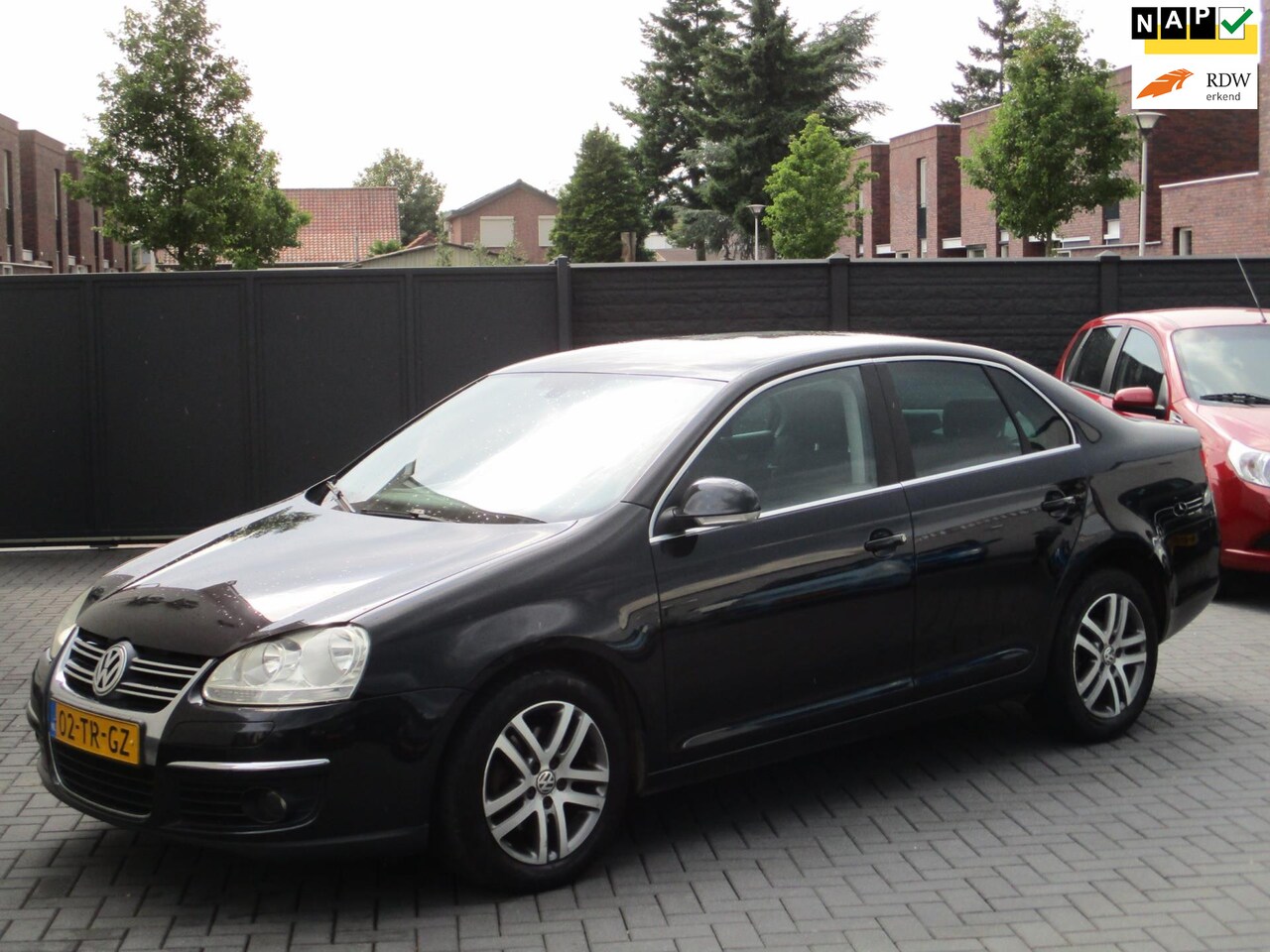 Volkswagen Jetta - 2.0 FSI Sportline Business Airco Clima !! - AutoWereld.nl