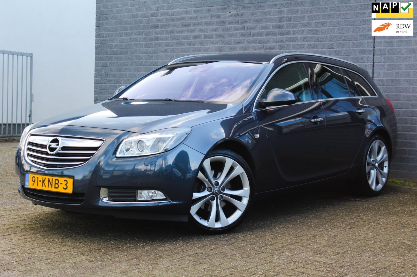 Opel Insignia Sports Tourer - 1.6 T Cosmo 1.6 T Cosmo 180pk, Leder, Navigatie - AutoWereld.nl