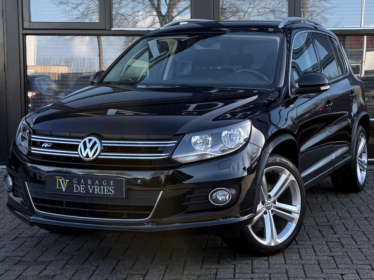 Volkswagen Tiguan - 1.4 TSI R-Line Edition 19 Inch Navi PDC Stoelverwarming Garantie - AutoWereld.nl