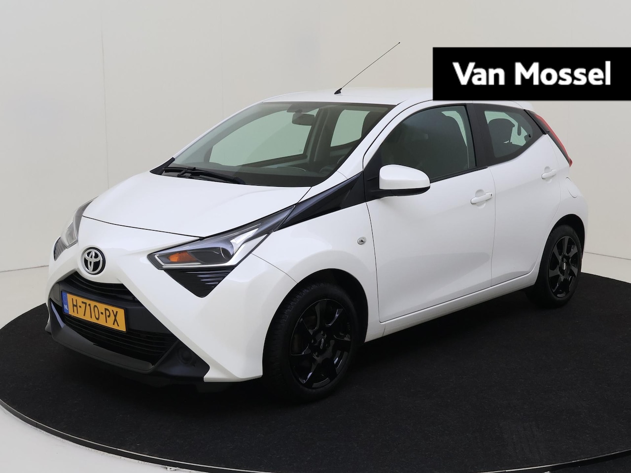 Toyota Aygo - 1.0 VVT-i x-play | Achteruitrijcamera | Airco | Carplay | LED | - AutoWereld.nl