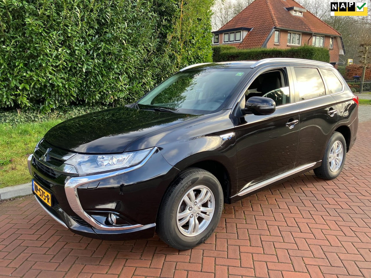 Mitsubishi Outlander - 2.0 PHEV Business Edition facelift met veel extra's mooie goed rijdende auto - AutoWereld.nl