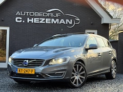 Volvo V60 - 2.4 D6 220PK Twin Engine Momentum Panoramadak Navigatie LEDER