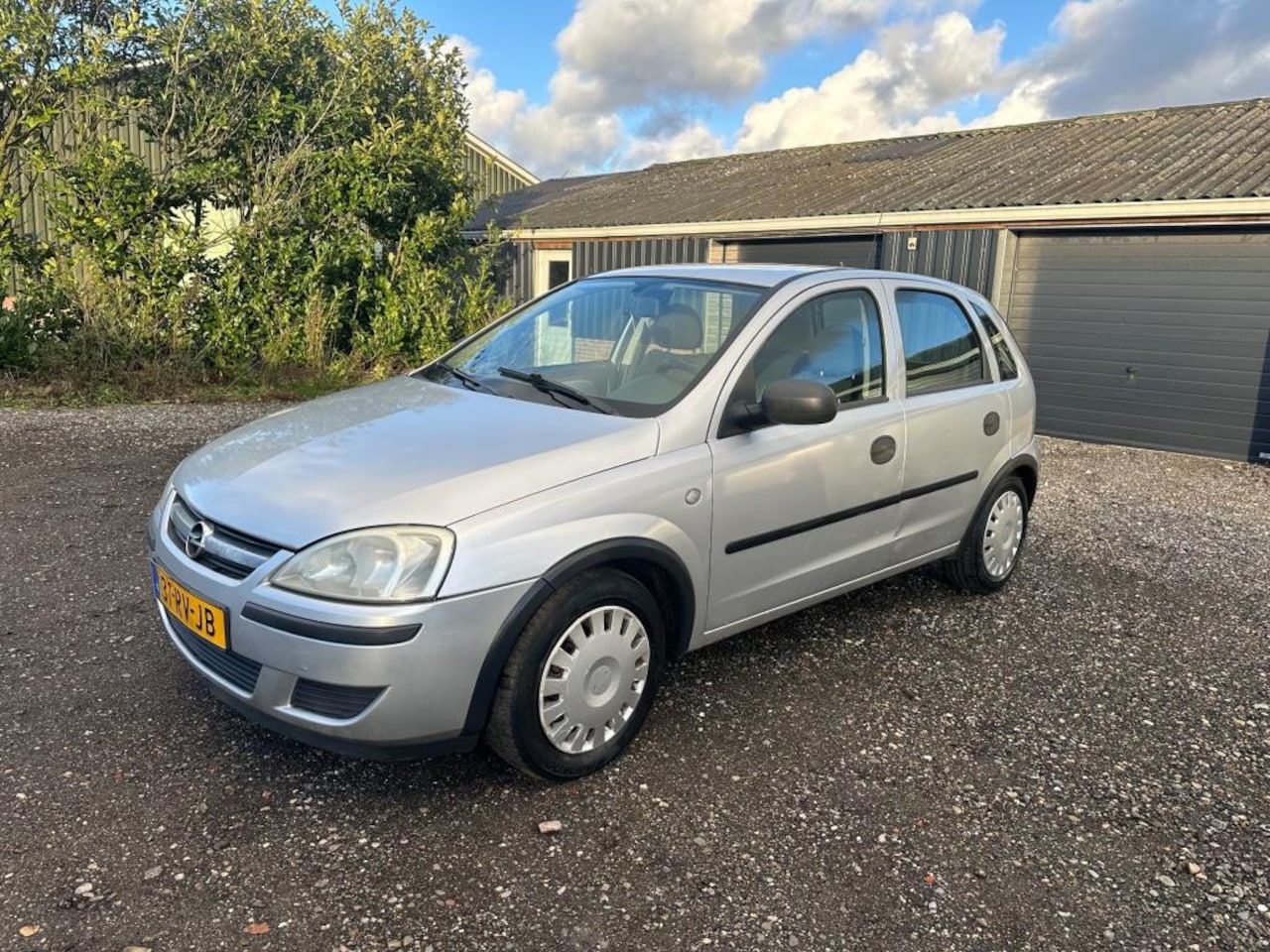 Opel Corsa - 1.2-16V Essentia 5 DEURS APK NAP - AutoWereld.nl