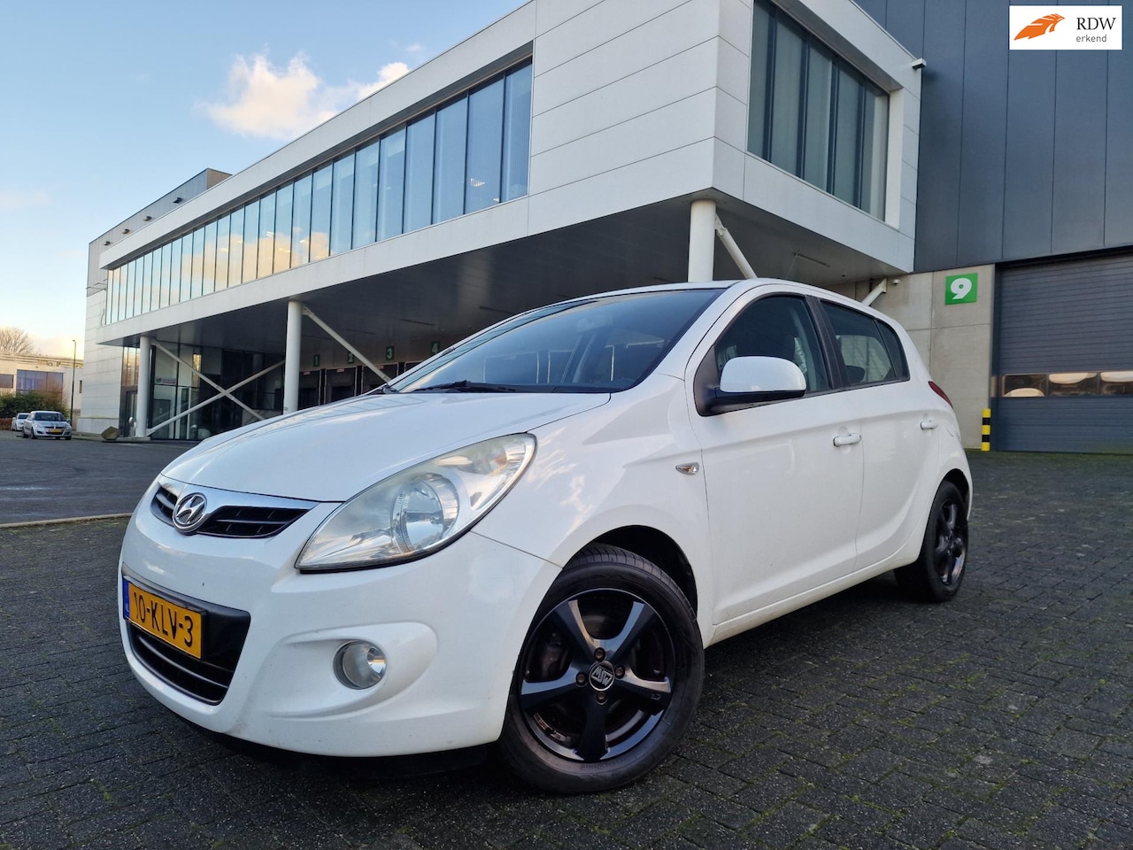 Hyundai i20 - 1.2i DynamicVersion AIRCO 2 X SLEUTELS ELEC.PAKET - AutoWereld.nl