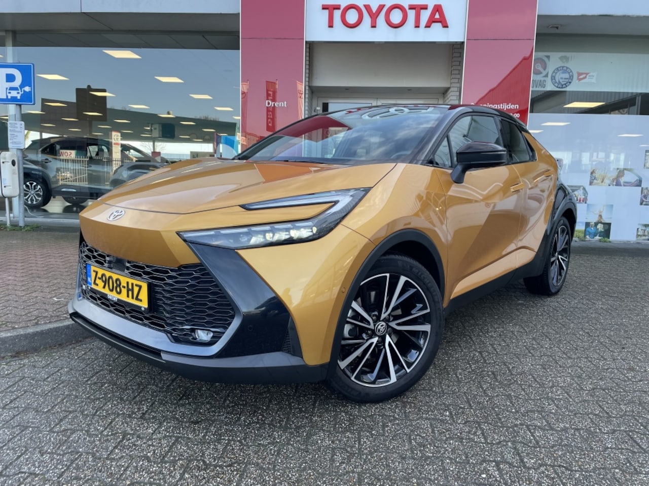 Toyota C-HR - 2.0 PHEV 220 Premiere Edition | Stuur & stoelverwarming | Keyles - AutoWereld.nl