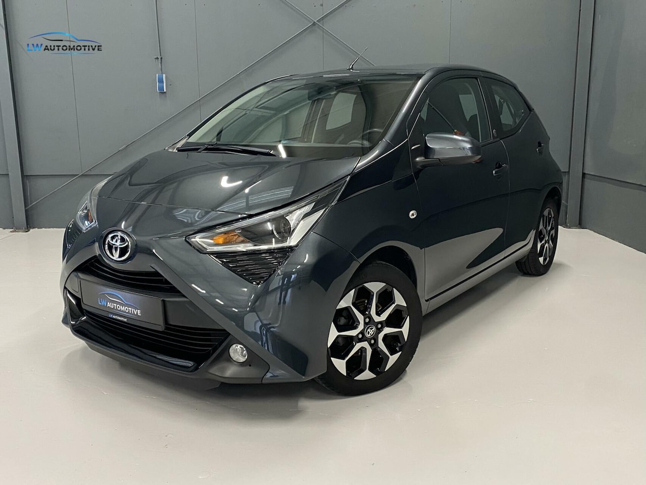 Toyota Aygo - 1.0 VVT-i x-play | 15'' velgen | Carplay - AutoWereld.nl