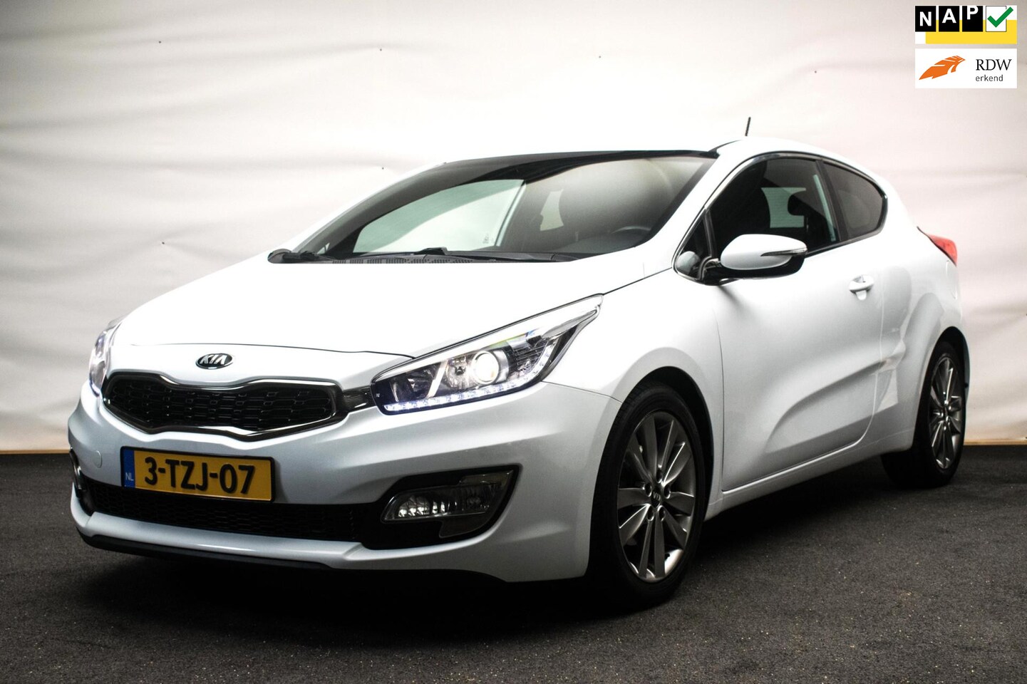 Kia Pro cee'd - 1.6 GDI BusinessLine Sport ORG NL [ Camera Navigatie Dealeronderhouden ] - AutoWereld.nl