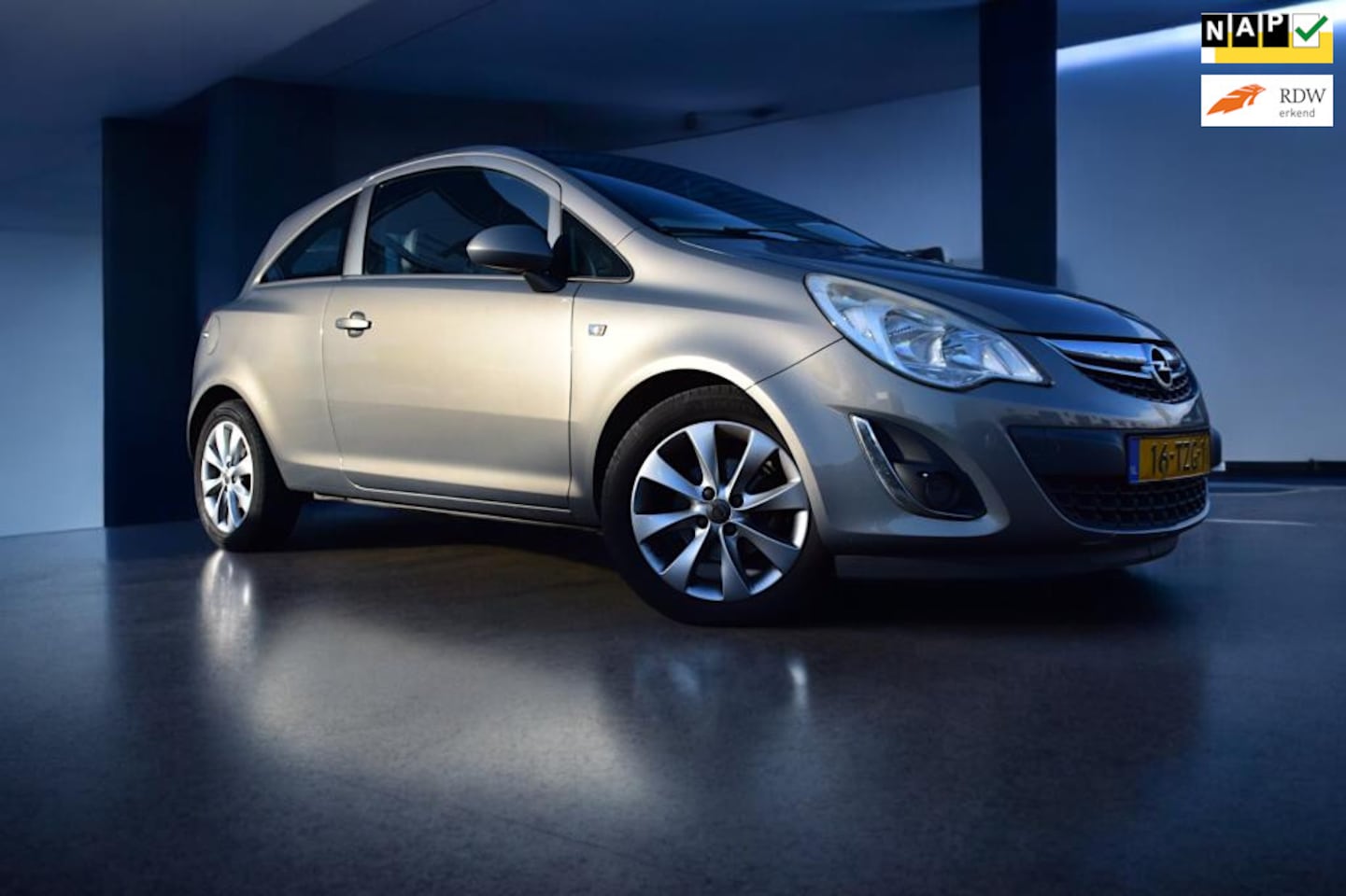 Opel Corsa - 1.4-16V Anniversary Edition 1.4-16V Anniversary Edition, Elektrisch pakket, NAP, Navigatie