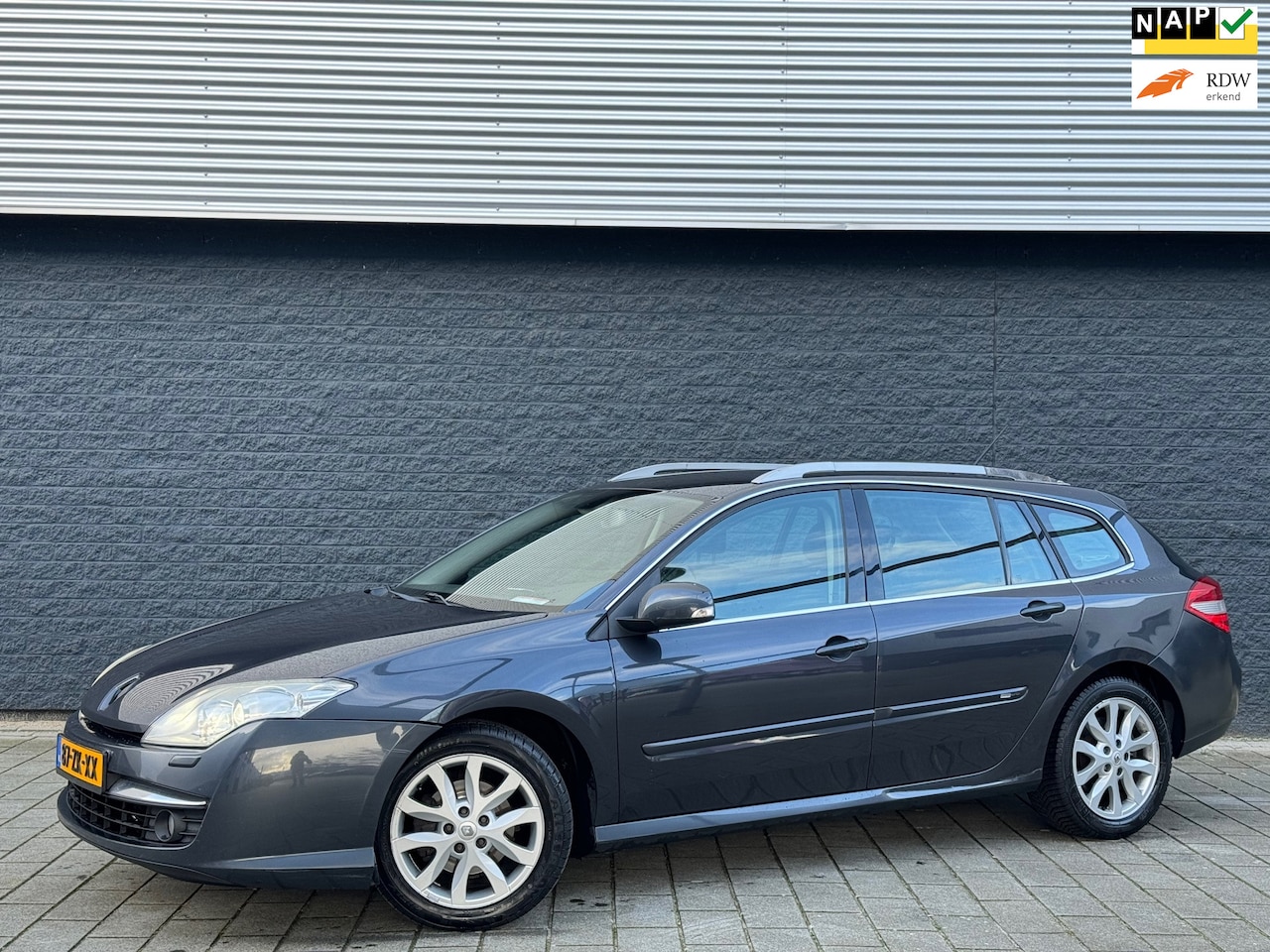 Renault Laguna Estate - 2.0 dCi Dynamique NETTE STAAT - AutoWereld.nl