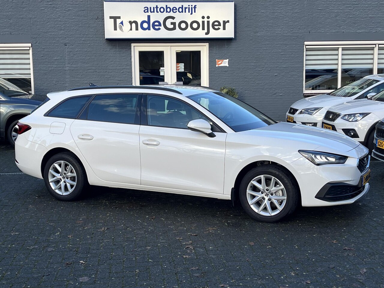 Seat Leon Sportstourer - 1.5 TSI Style | CLIMA | STOELVERW. | EL. TREKHAAK | - AutoWereld.nl