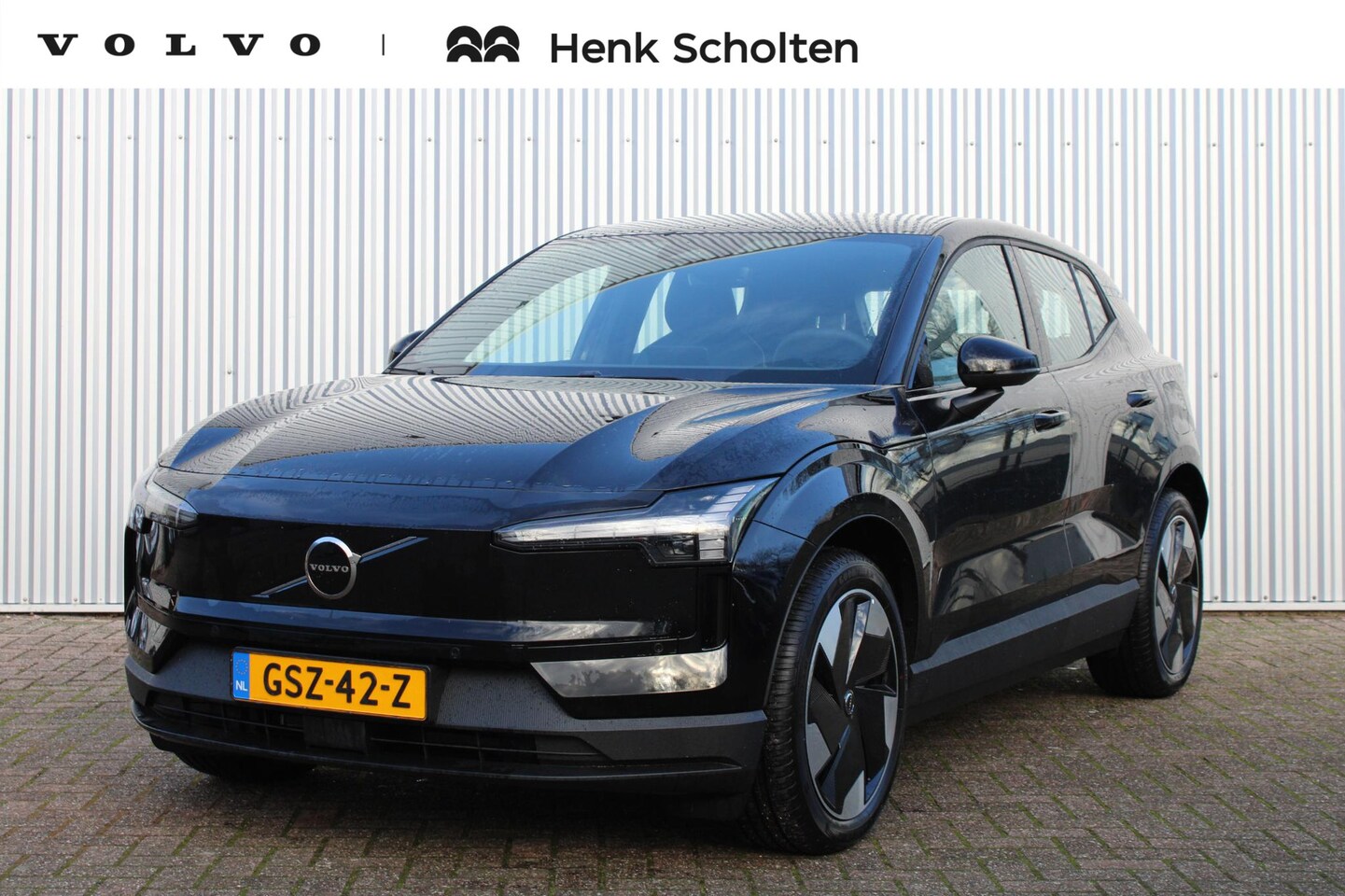 Volvo EX30 - Single Motor Extended Range 272PK 69 kWh Plus, **DIRECT UIT VOORRAAD LEVERBAAR** 717 Onyx - AutoWereld.nl