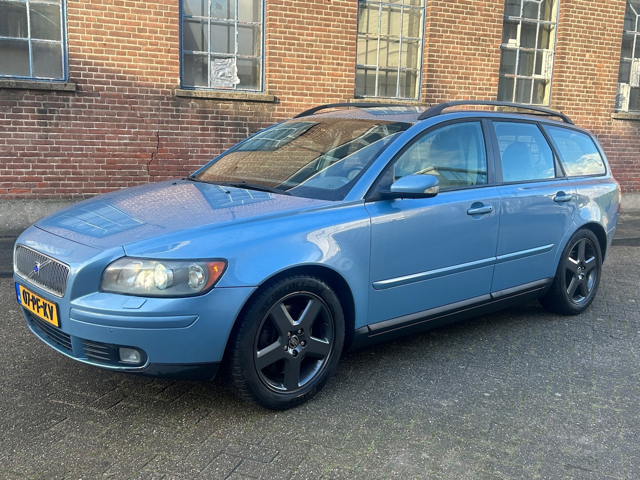 Volvo V50 - 2.5 T5 Elite 2004 1e eigenaar! btw-auto! 6-bak! leer! xenon! youngtimer! - AutoWereld.nl