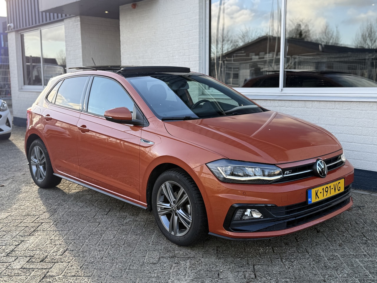 Volkswagen Polo - 1.0 TSI Highline R-Line Aut. Carplay Panoramadak ACC Sportstoelen - AutoWereld.nl