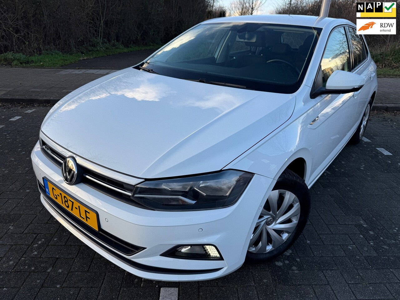 Volkswagen Polo - 1.0 TSI Comfortline Business*ADAPTIVE CRUISE*APK*NAP*NAVI*CARPLY*PARK SENSOREN - AutoWereld.nl