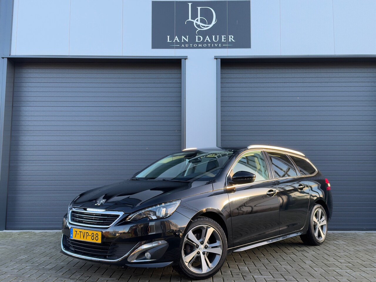 Peugeot 308 SW - 1.2 Première GT-LINE Panorama / Luxe Uitv. - AutoWereld.nl