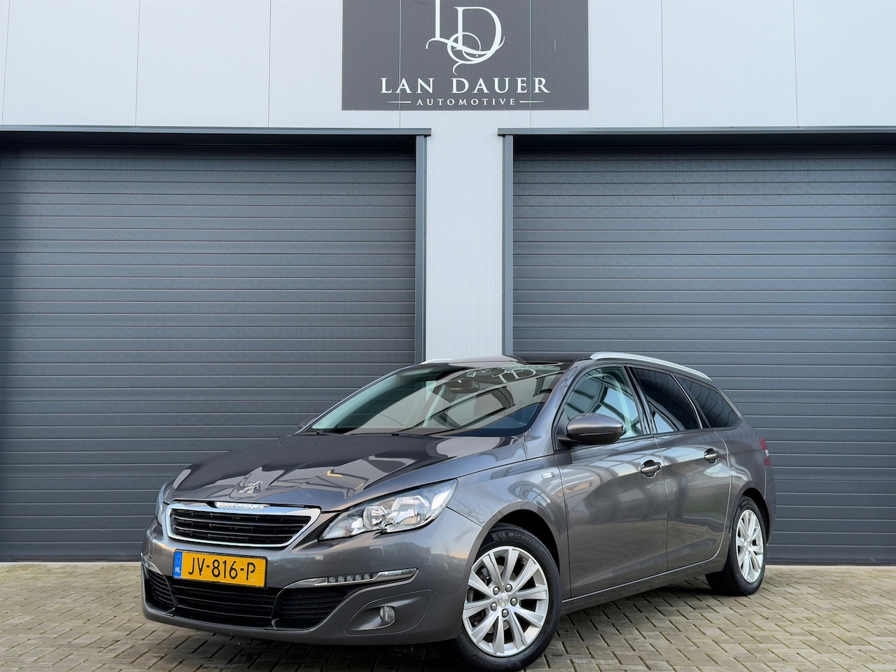 Peugeot 308 SW - 1.2 PureTech Style / Panorama / Navigatie - AutoWereld.nl