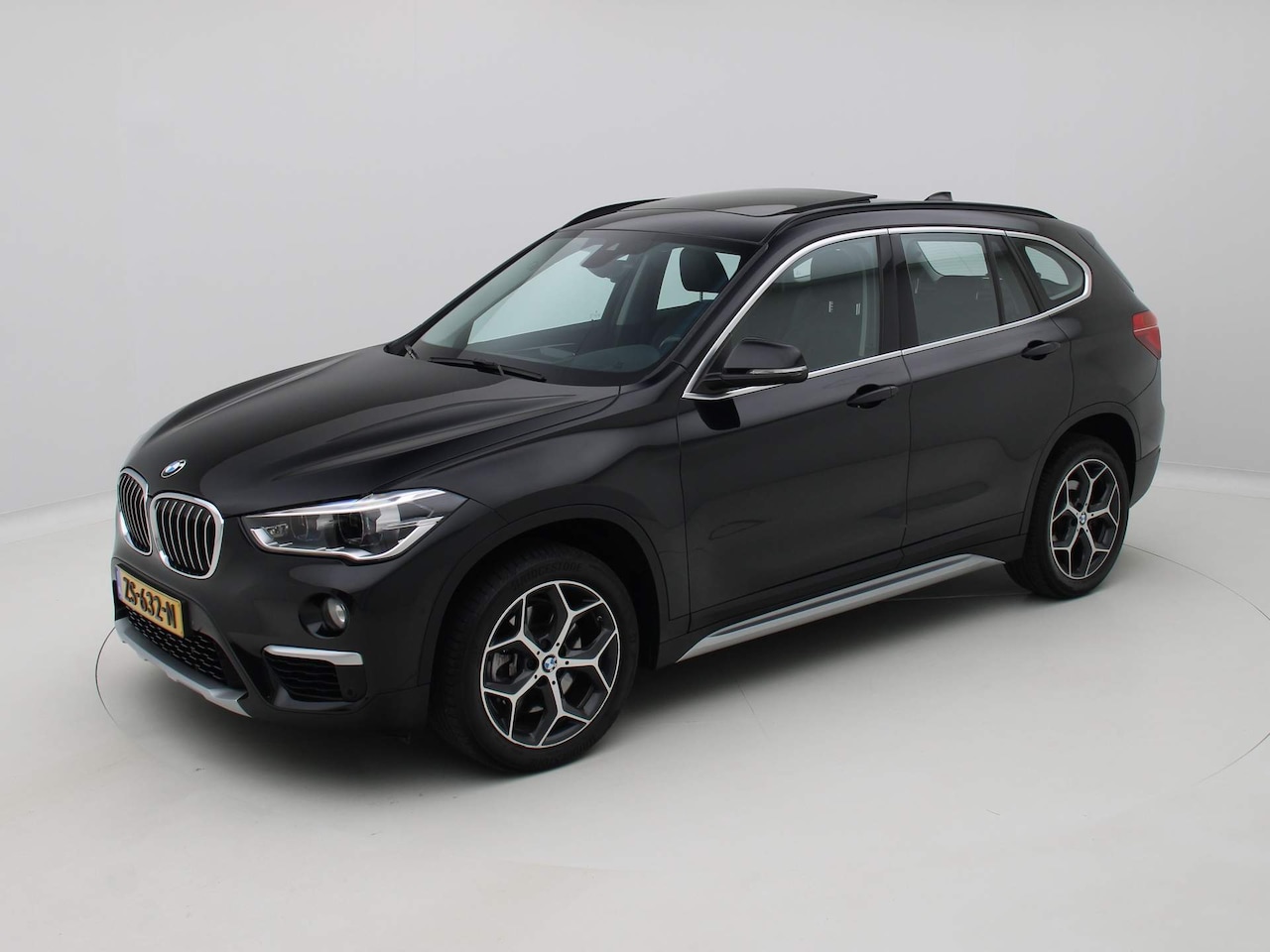 BMW X1 - sDrive20i High Executive Panorama 192 PK. - AutoWereld.nl