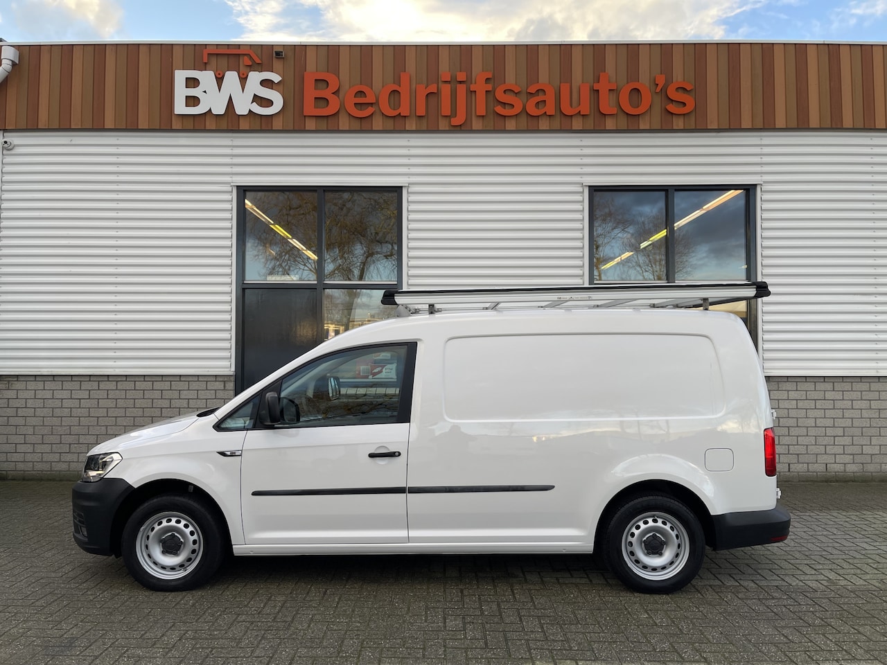 Volkswagen Caddy Maxi - 2.0 TDI 102pk L2H1 BMT Maxi Comfortline / Bott ingerichte laadruimte ! / lease vanaf € 256 - AutoWereld.nl