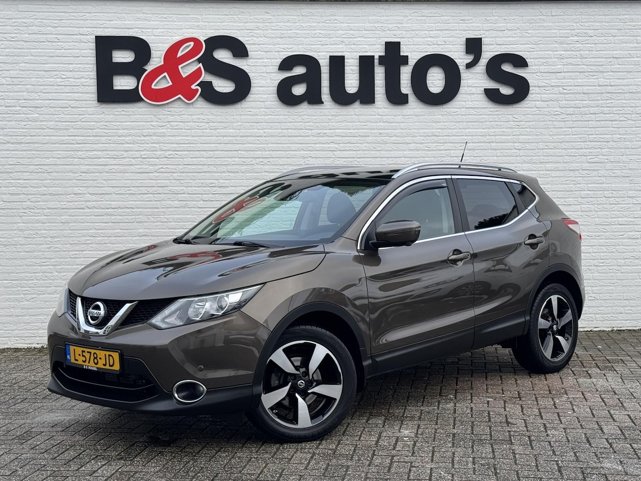 Nissan Qashqai - 1.2 Connect Edition Trekhaak Panorama Cruise Clima All season banden - AutoWereld.nl