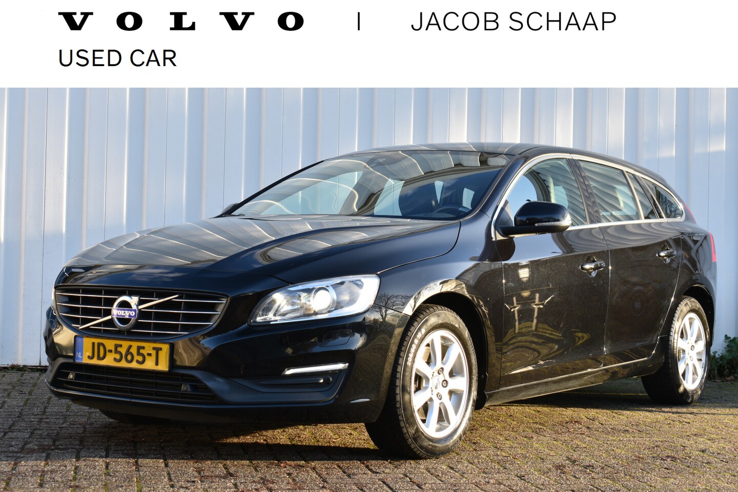 Volvo V60 - 2.0 T3 Nordic+ | Sensoren voor&achter | Trekhaak | Stoelverwarming | Cruise Control | - AutoWereld.nl