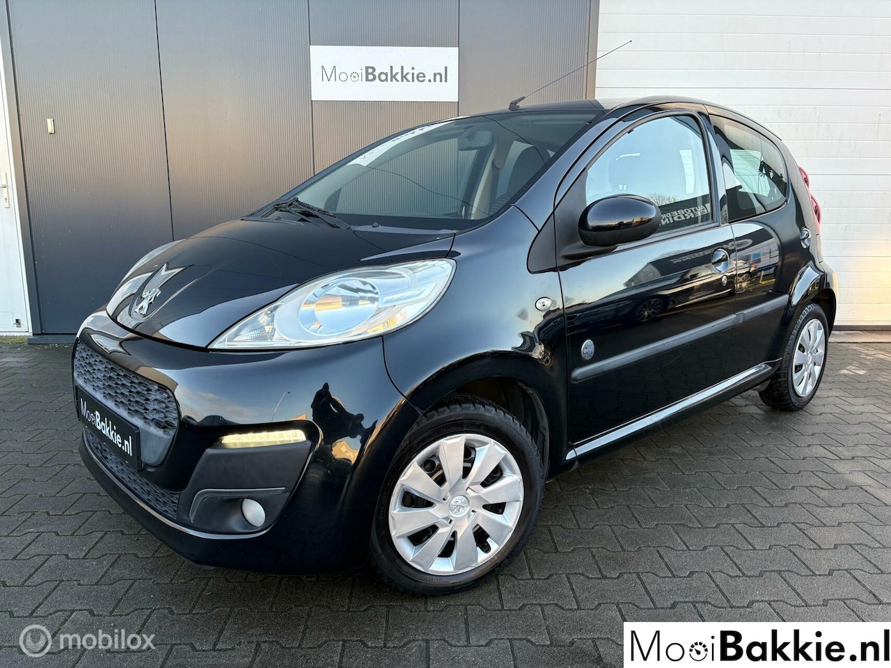 Peugeot 107 - Envy 1e Eigenaar / 4-Seizoenbanden / Facelift - AutoWereld.nl