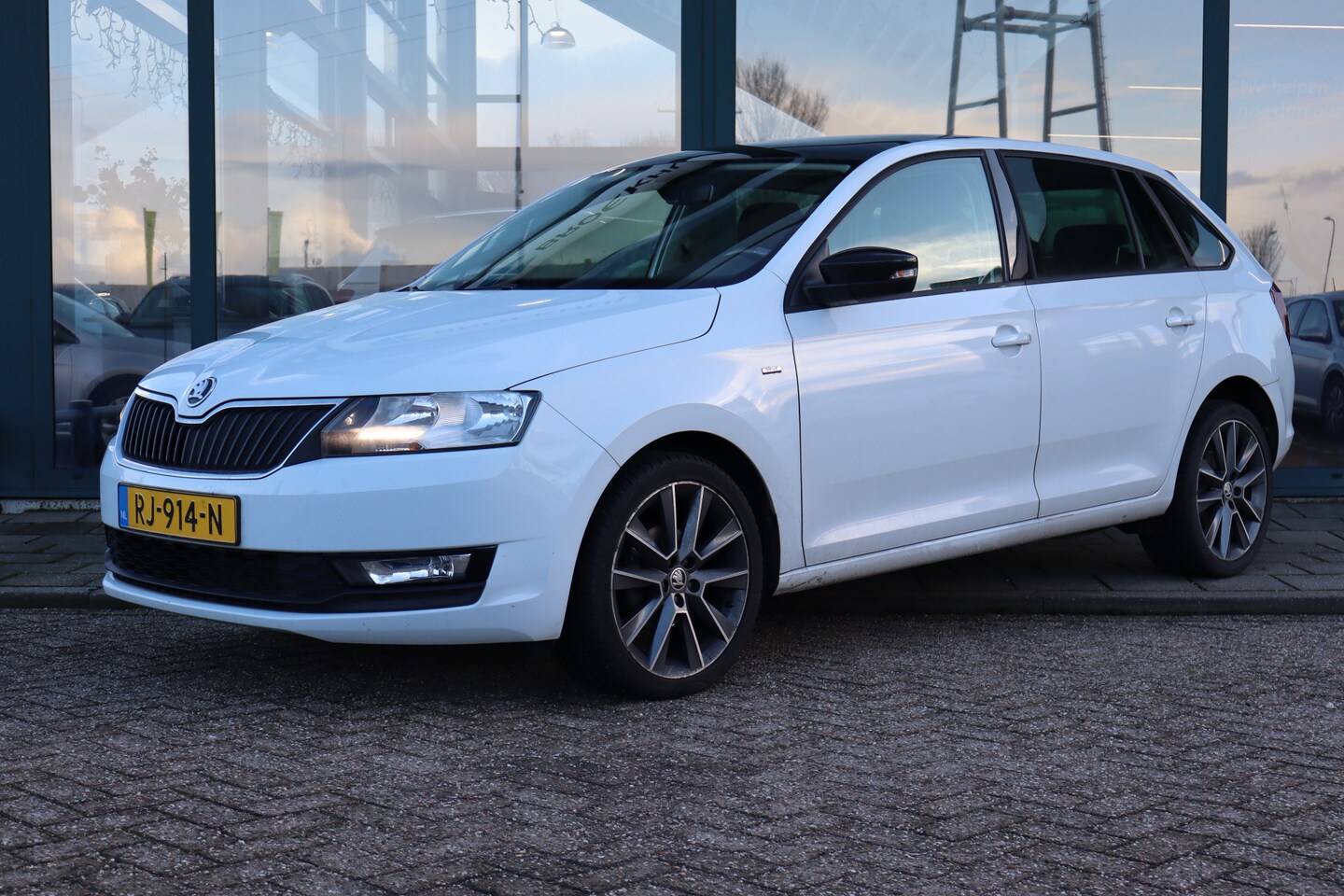 Skoda Rapid Spaceback - 1.0 TSI Greentech Drive 1.0 TSI Greentech Drive - AutoWereld.nl