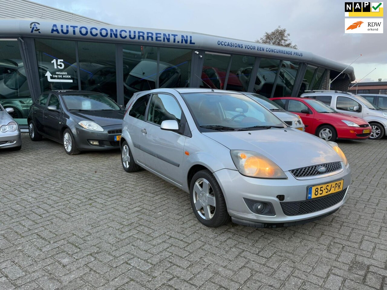 Ford Fiesta - 1.6-16V Futura 1.6-16V Futura, Airco, Nieuwe APK, Inruil mogelijk. - AutoWereld.nl