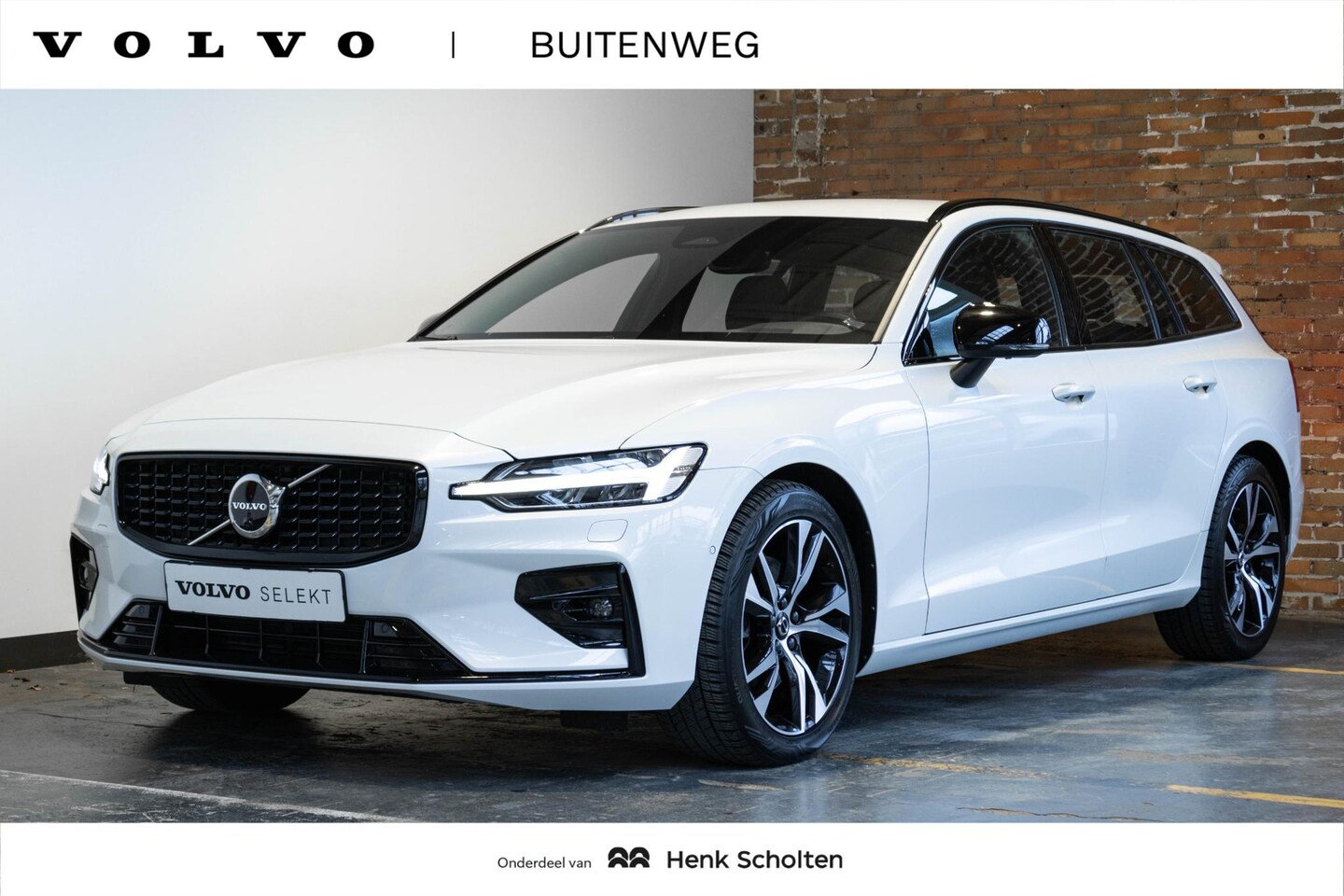 Volvo V60 - B3 Automaat Plus Dark | Adaptive cruise control | 360° parkeercamera | Wegklapbare trekhaa - AutoWereld.nl