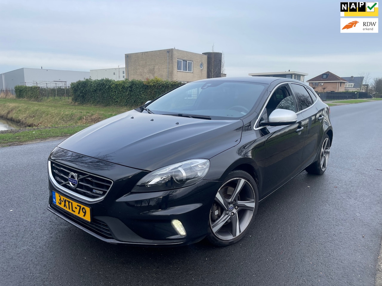 Volvo V40 - 2.0 D4 R-Design Business NAP/LEER/CLIMA - AutoWereld.nl