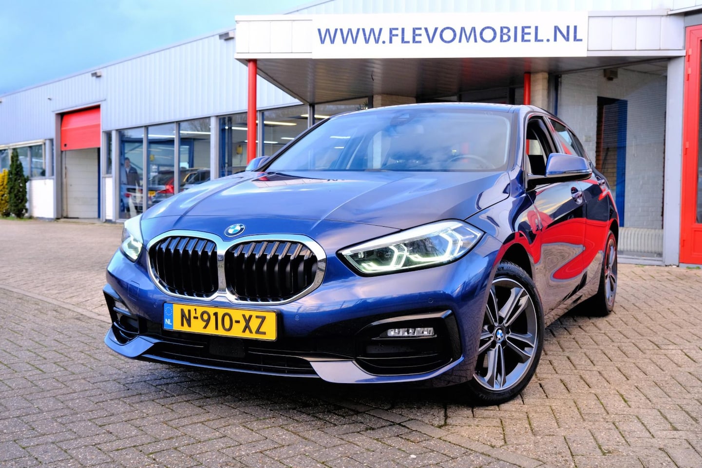 BMW 1-serie - 118i 136pk Business Edition Aut.Navi|1e Eig|Half Leder|Sportstoelen|LED|Apple CarPlay - AutoWereld.nl