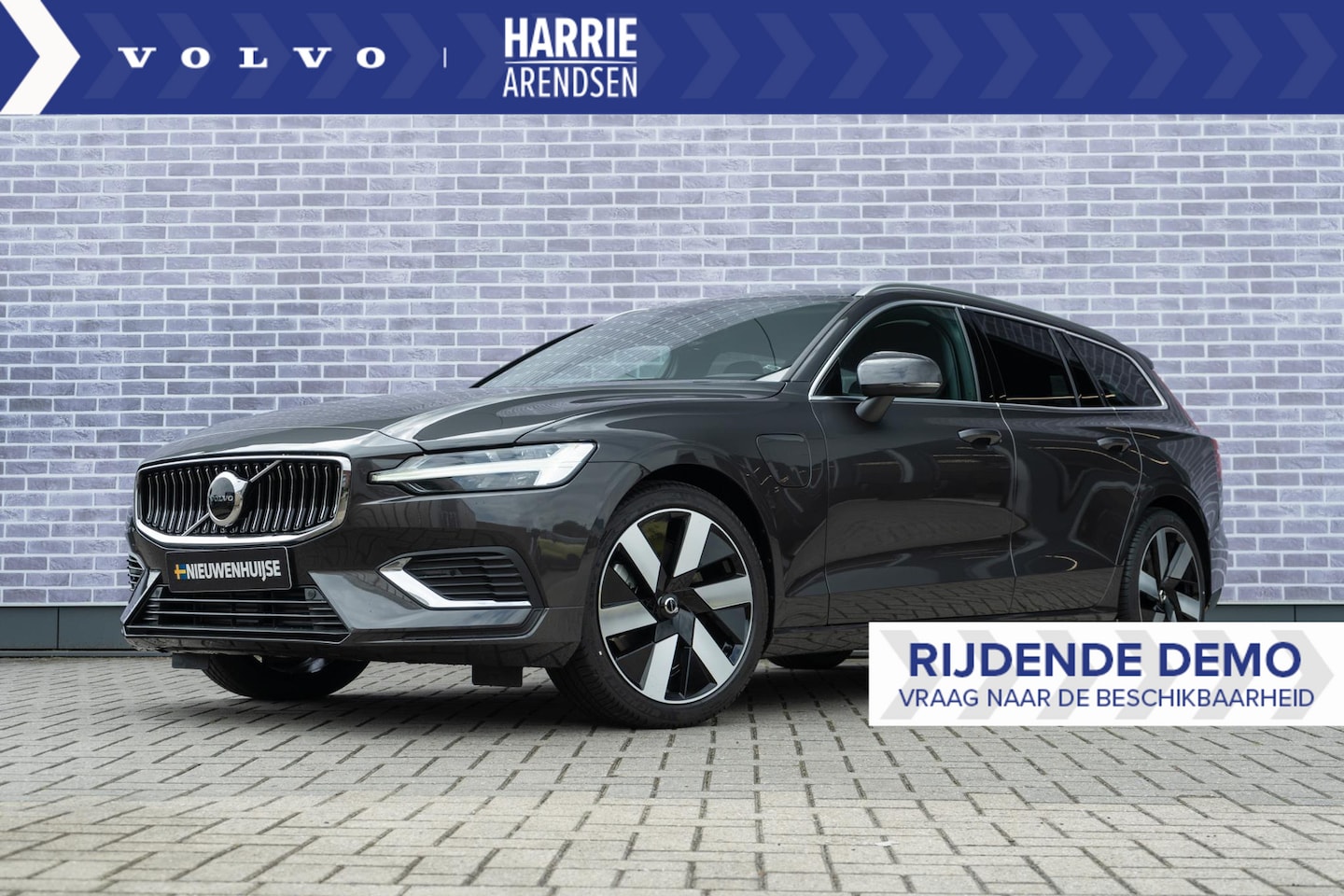 Volvo V60 - T6 Recharge AWD Essential Edition | Longe Range | Google | Adaptieve Cruise | Stoel-/Stuur - AutoWereld.nl