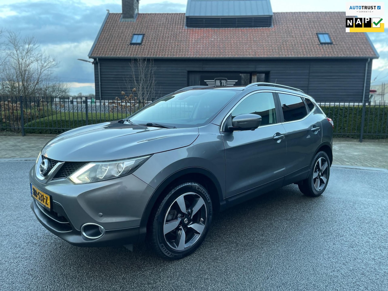 Nissan Qashqai - 1.2 Connect Edition Panoramadak Navi Camera Trekhaak - AutoWereld.nl