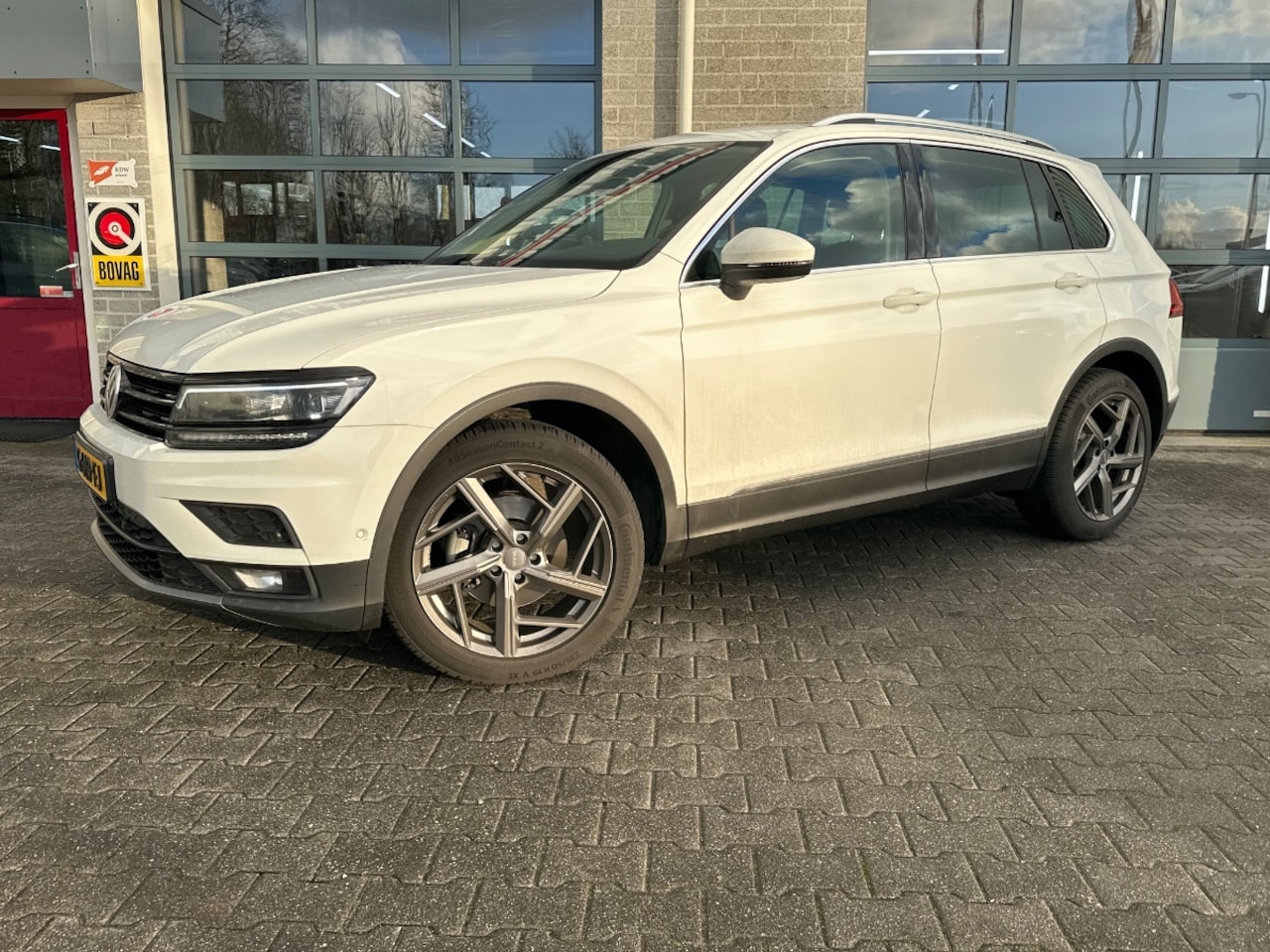 Volkswagen Tiguan - 1.5 TSI ACT Highline | TREKHAAK | CAMERA | STOELVERWARMING | - AutoWereld.nl