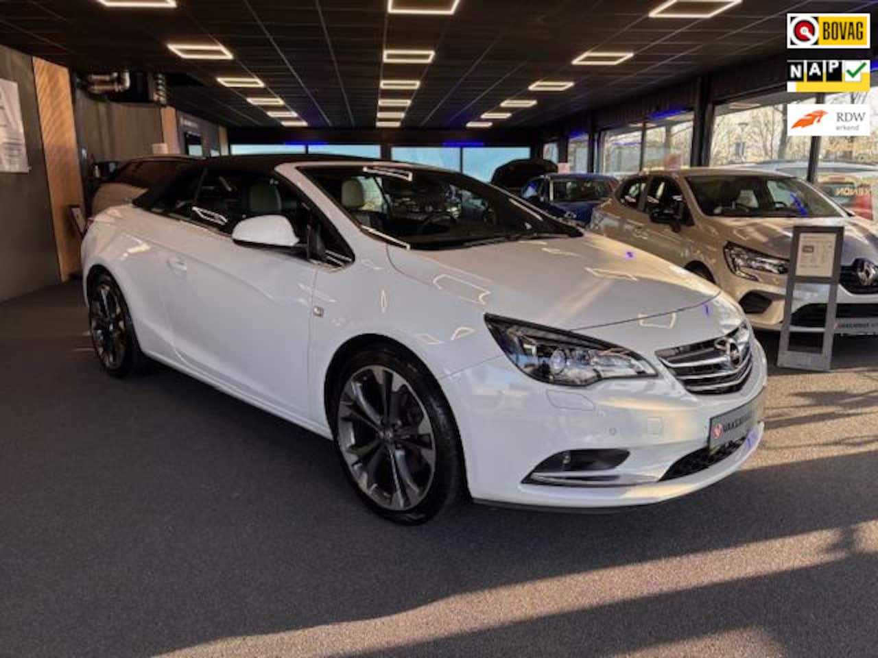 Opel Cascada - 1.6 Turbo Innovation | Cabrio | Camera | Xenon | Leder | Navi | PDC Voor + Achter | Cruise - AutoWereld.nl