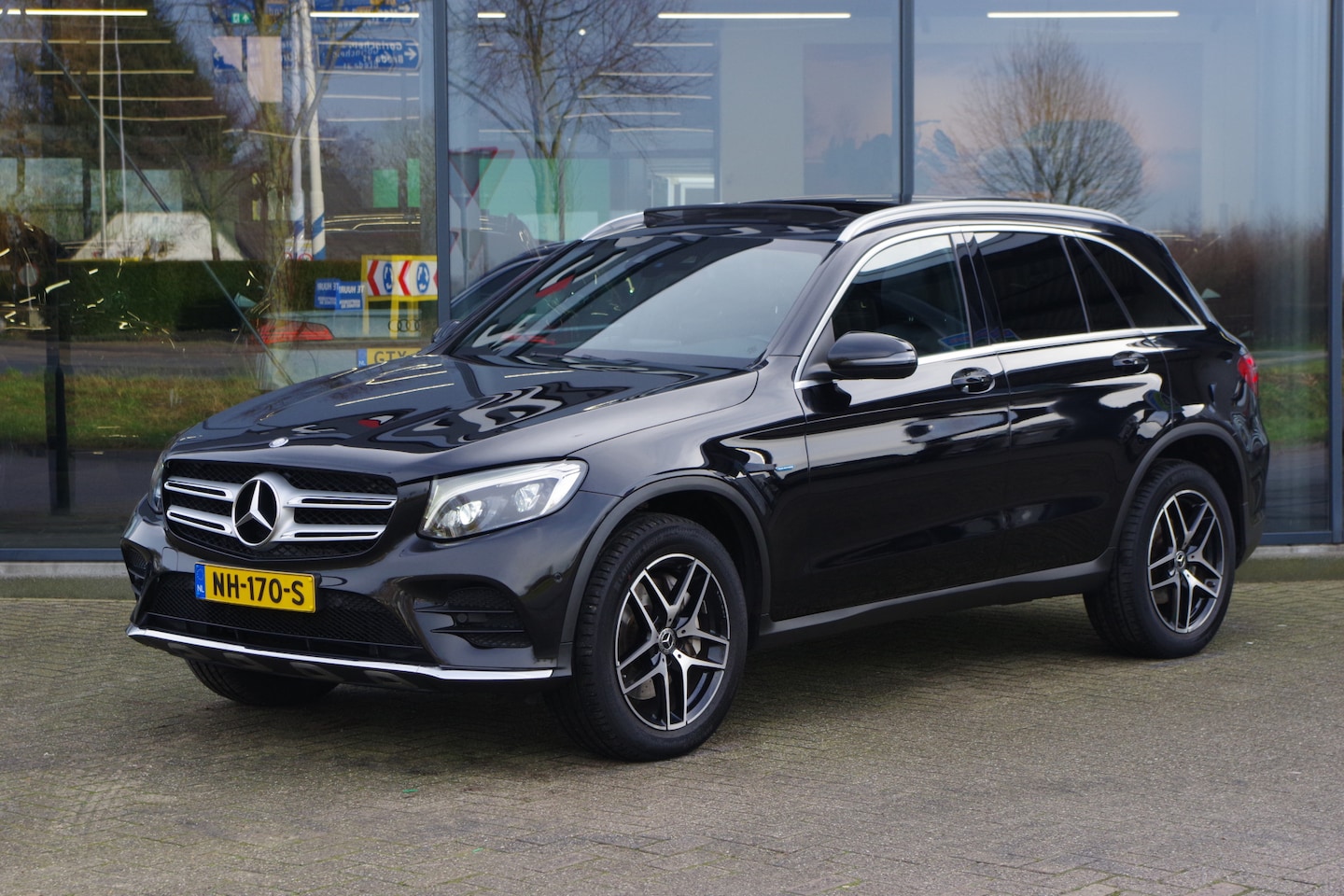 Mercedes-Benz GLC-klasse - 350e 320 PK 4MATIC Ambition AMG-Line PHEV, Panoramadak, Leder, Camera, DAB - AutoWereld.nl