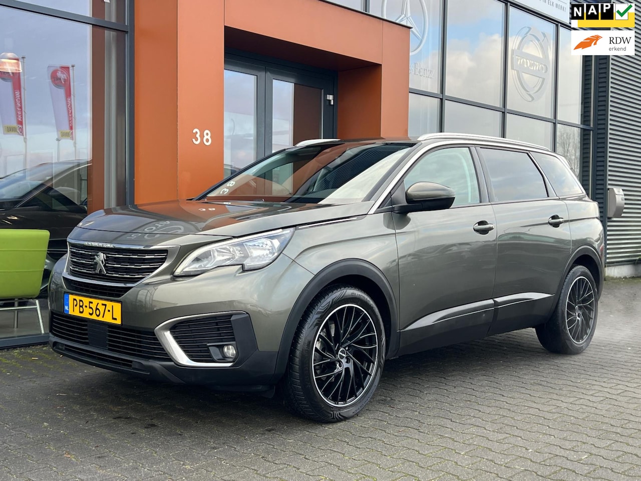 Peugeot 5008 - 1.2 PureTech 7persoons|Navi|PDC|Cruise|Carplay - AutoWereld.nl