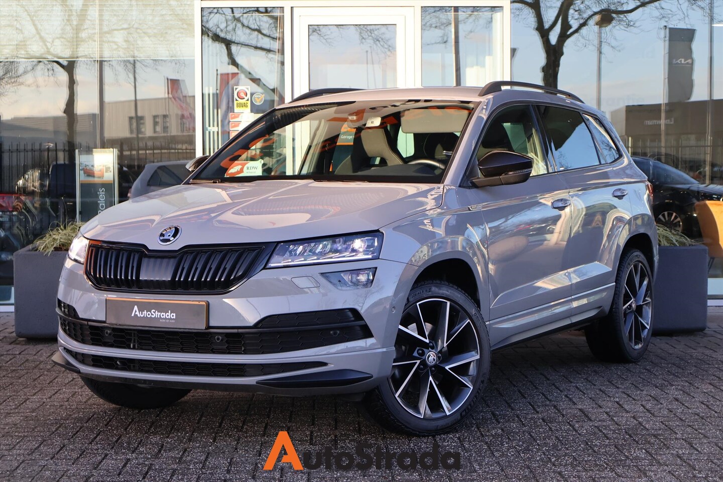 Skoda Karoq - 1.5 SportLine TSI ACT Greentech 150pk | Keyless | Virtual | Carplay | Camera | Navi | Clim - AutoWereld.nl