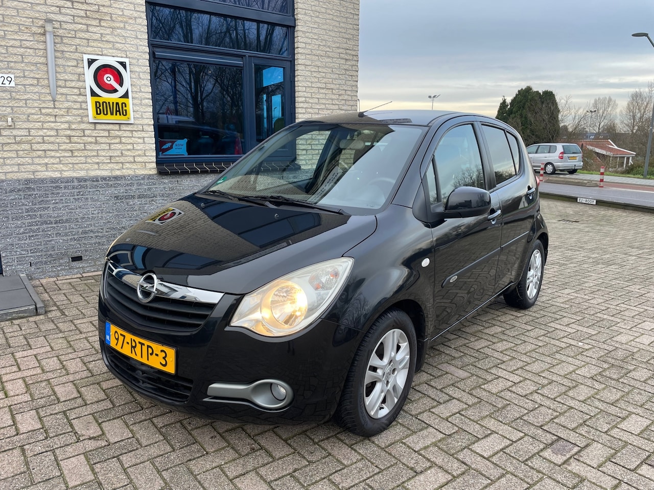 Opel Agila - 1.2 Edition- 1e eigenaar- pdc- fijne kmstand - AutoWereld.nl