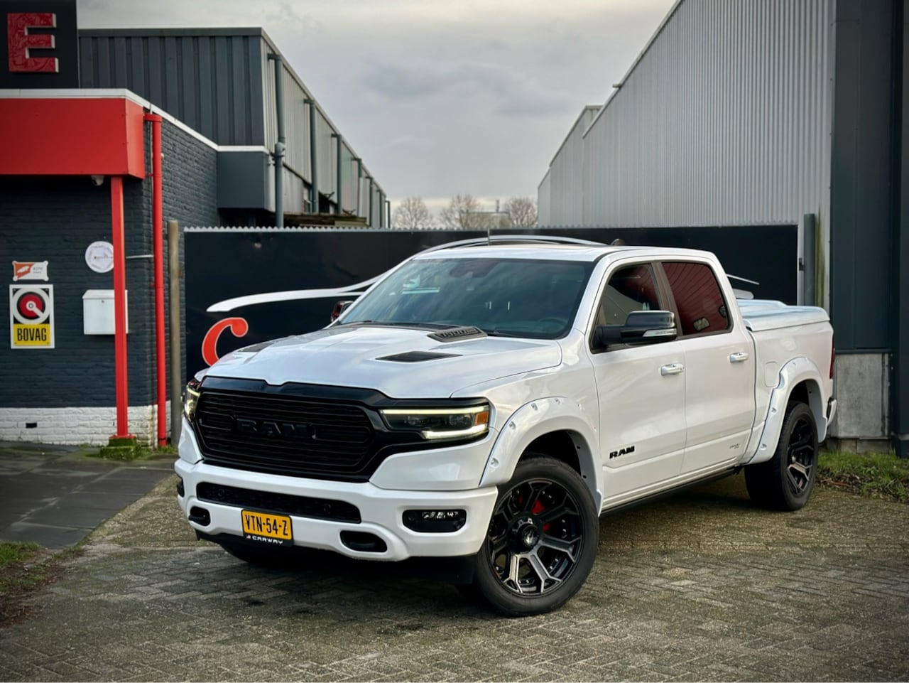 Dodge Ram 1500 - 5.7 V8 4x4 CC LIMITED NIGHT|HULK|PANO|HUD|ACC|HK VOL! - AutoWereld.nl