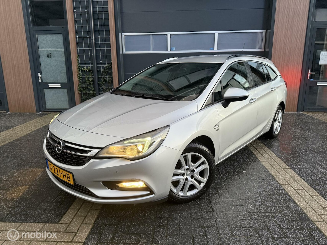 Opel Astra Sports Tourer - 1.0 Turbo 120 Jaar Edition 1.0 Turbo 120 Jaar Edition - AutoWereld.nl