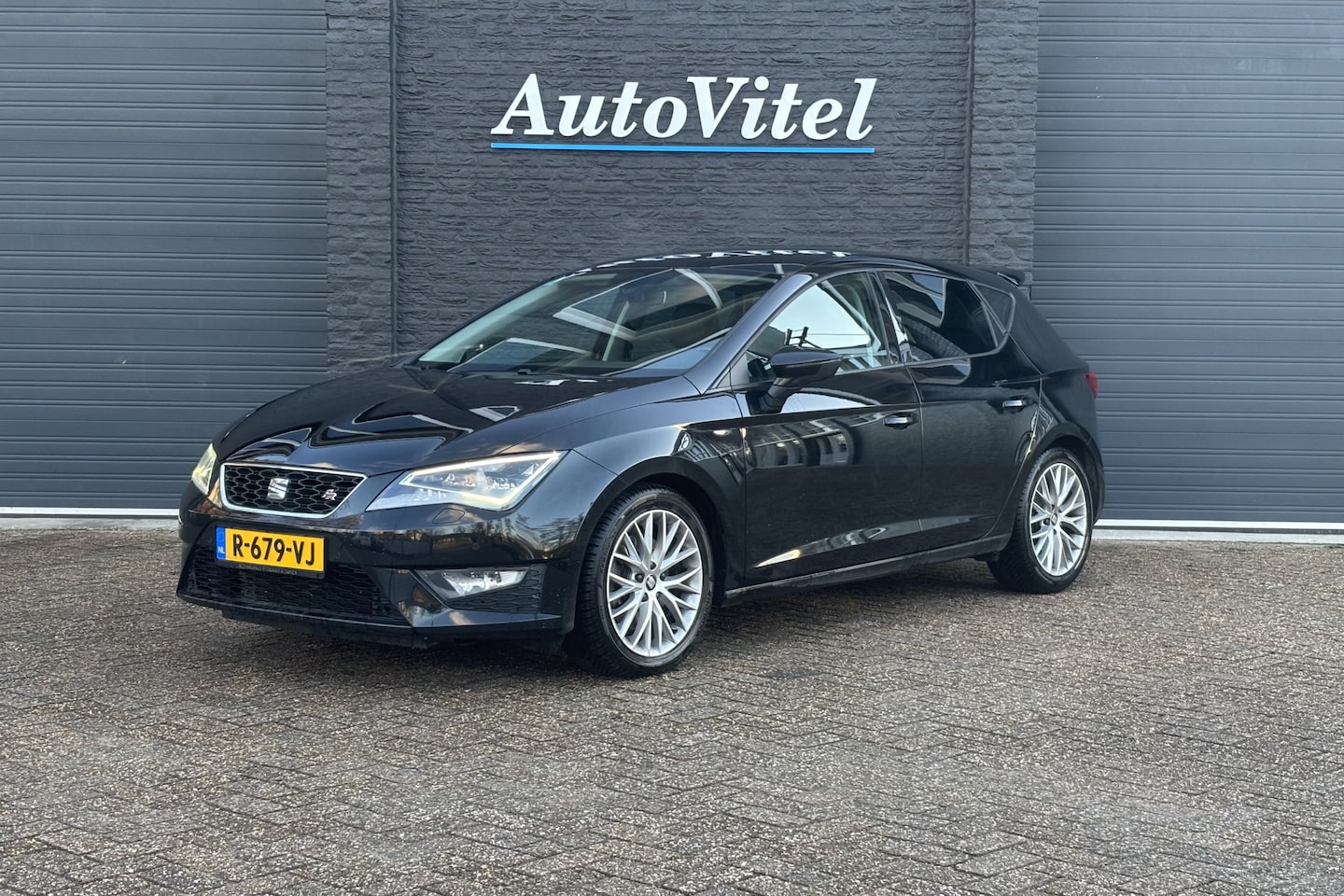 Seat Leon - 1.8 TSI 180PK FR Connect | Sportstoelen | Stoelverwarming | LED - AutoWereld.nl