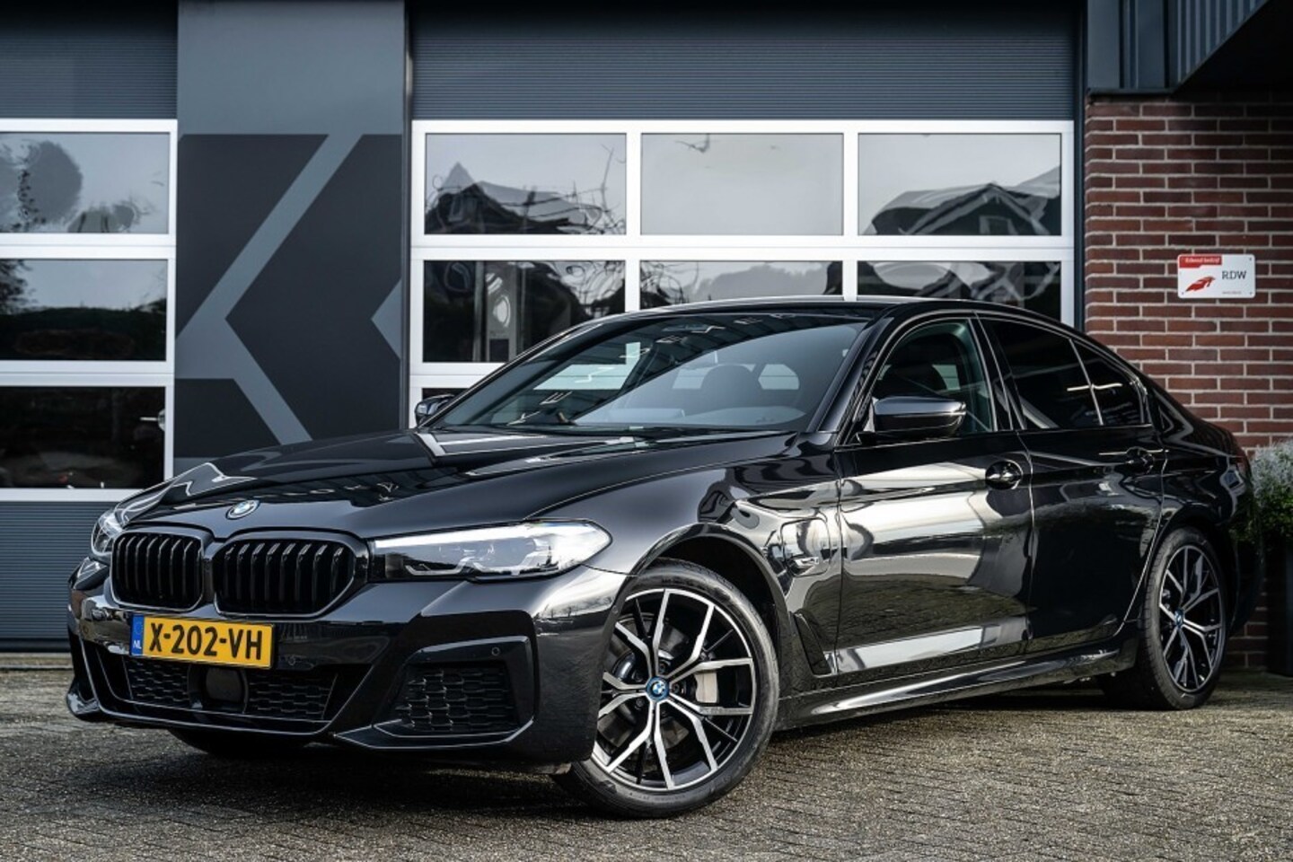 BMW 5-serie - 530 530e M Sport | Leder | HIFI | Trekhaak | Camera | BMW LED | 19 Inch | - AutoWereld.nl