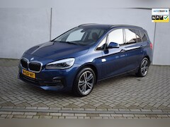 BMW 2-serie Gran Tourer - 7-PERSOONS High Executive TREKHAAK / NAVI / CAMERA / SFEERVERLICHTING / HALF LEDER / SPORT