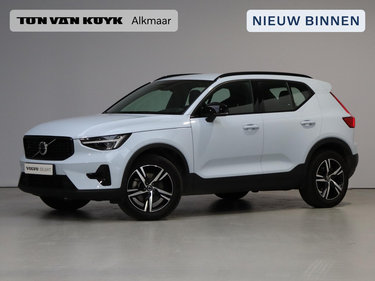 Volvo XC40 - 2.0 B4 Plus Dark / Trekhaak / Elek. stoelen / Stuur+stoel verwarming / Harman Kardon / Ele - AutoWereld.nl