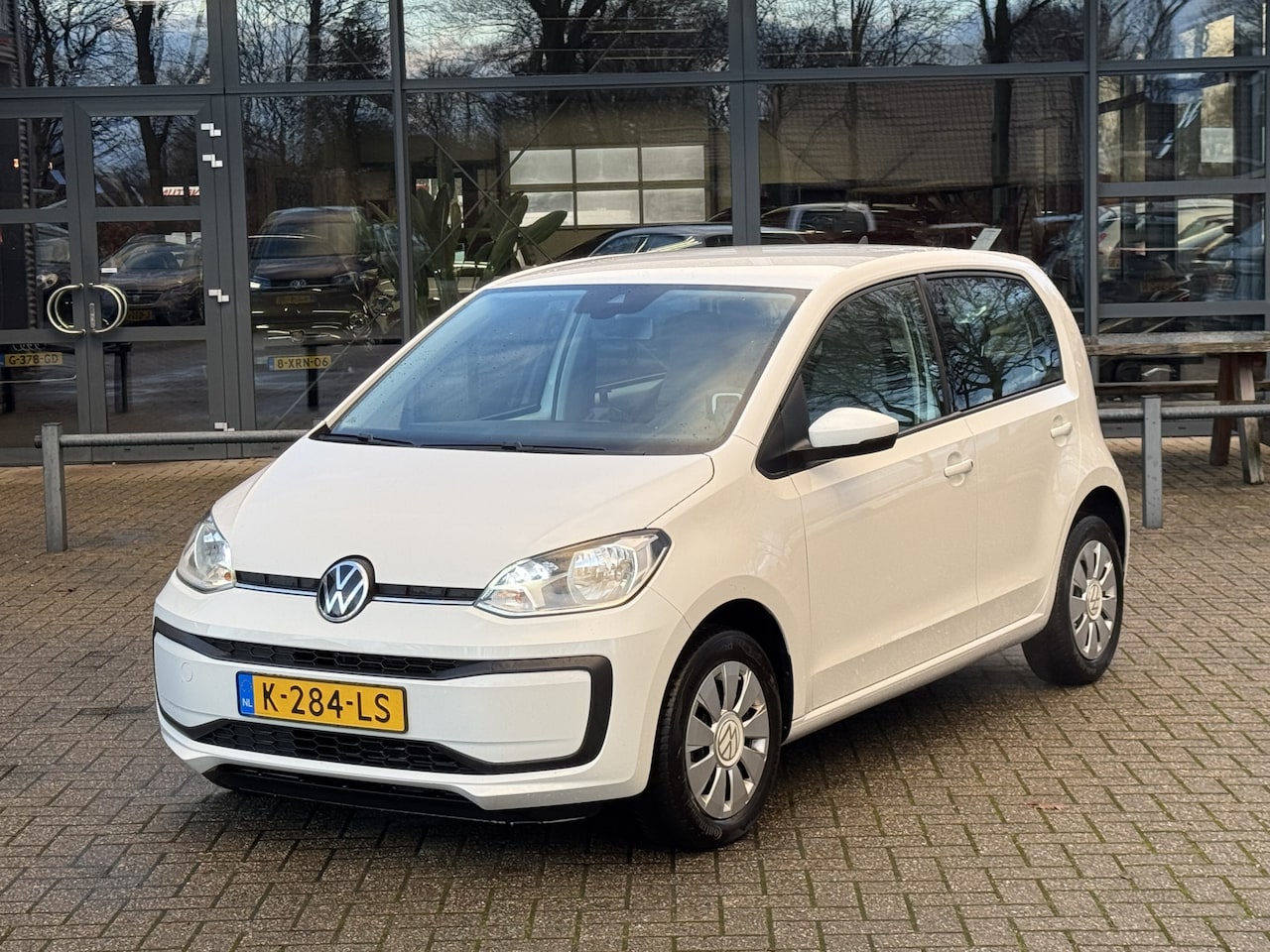 Volkswagen Up! - 1.0 BMT move up! Cruise/PDC/Camera/ Navigatie TOM TOM - AutoWereld.nl