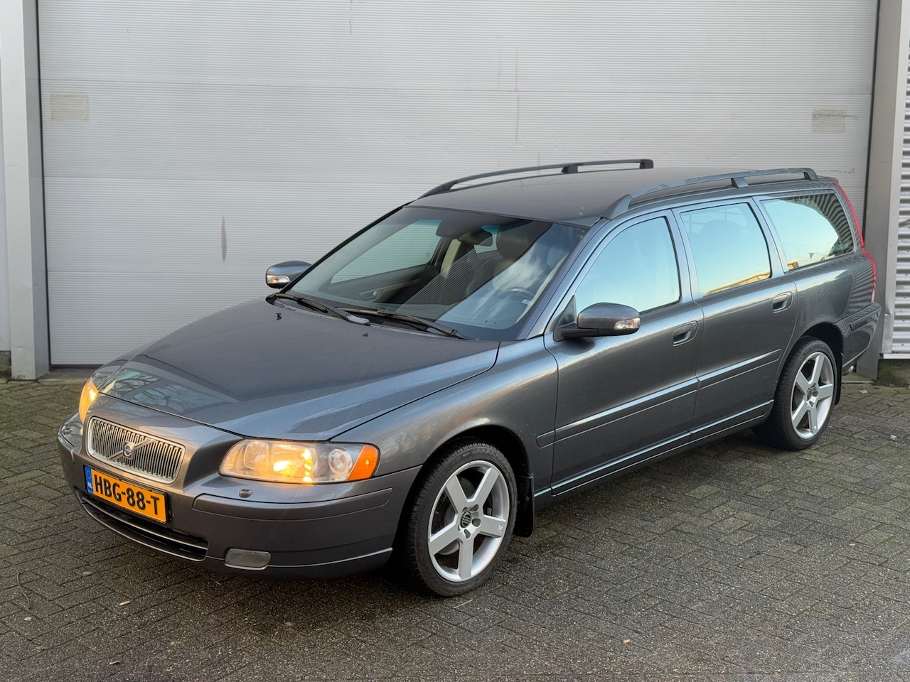 Volvo V70 - 2.5T Edition Sport l Automaat l Volleder l - AutoWereld.nl