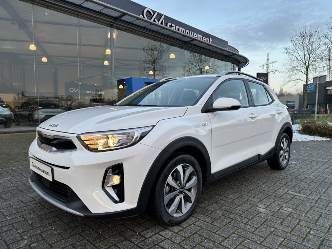 Kia Stonic - 1.0 T-GDi 120PK MHEV DynamicLine Automaat | Carplay | Camera | C - AutoWereld.nl