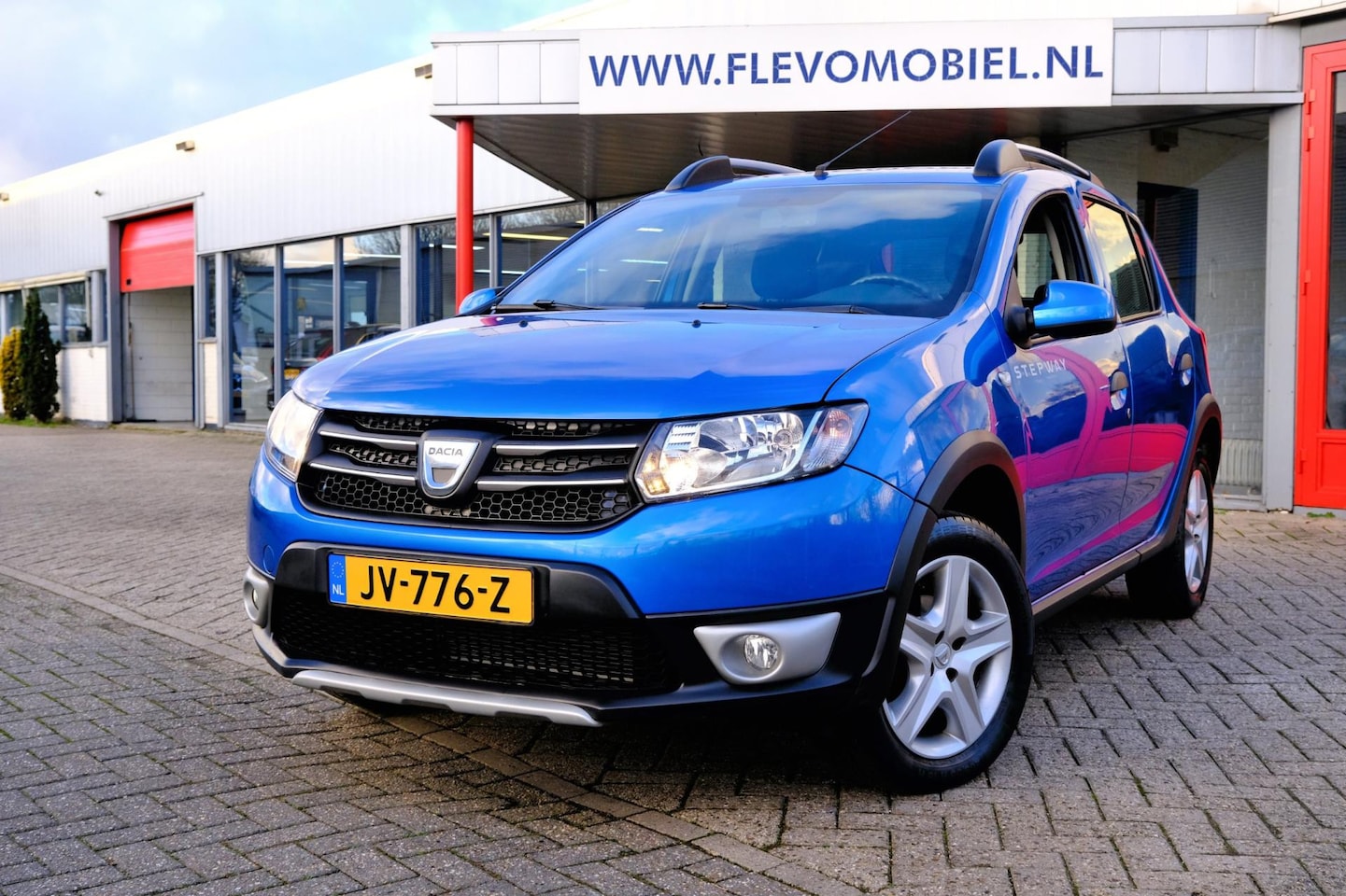 Dacia Sandero Stepway - 0.9 TCe Bi-Fuel LPG-G3 Lauréate Navi|Airco|1e Eig|Cruise|Trekhaak - AutoWereld.nl