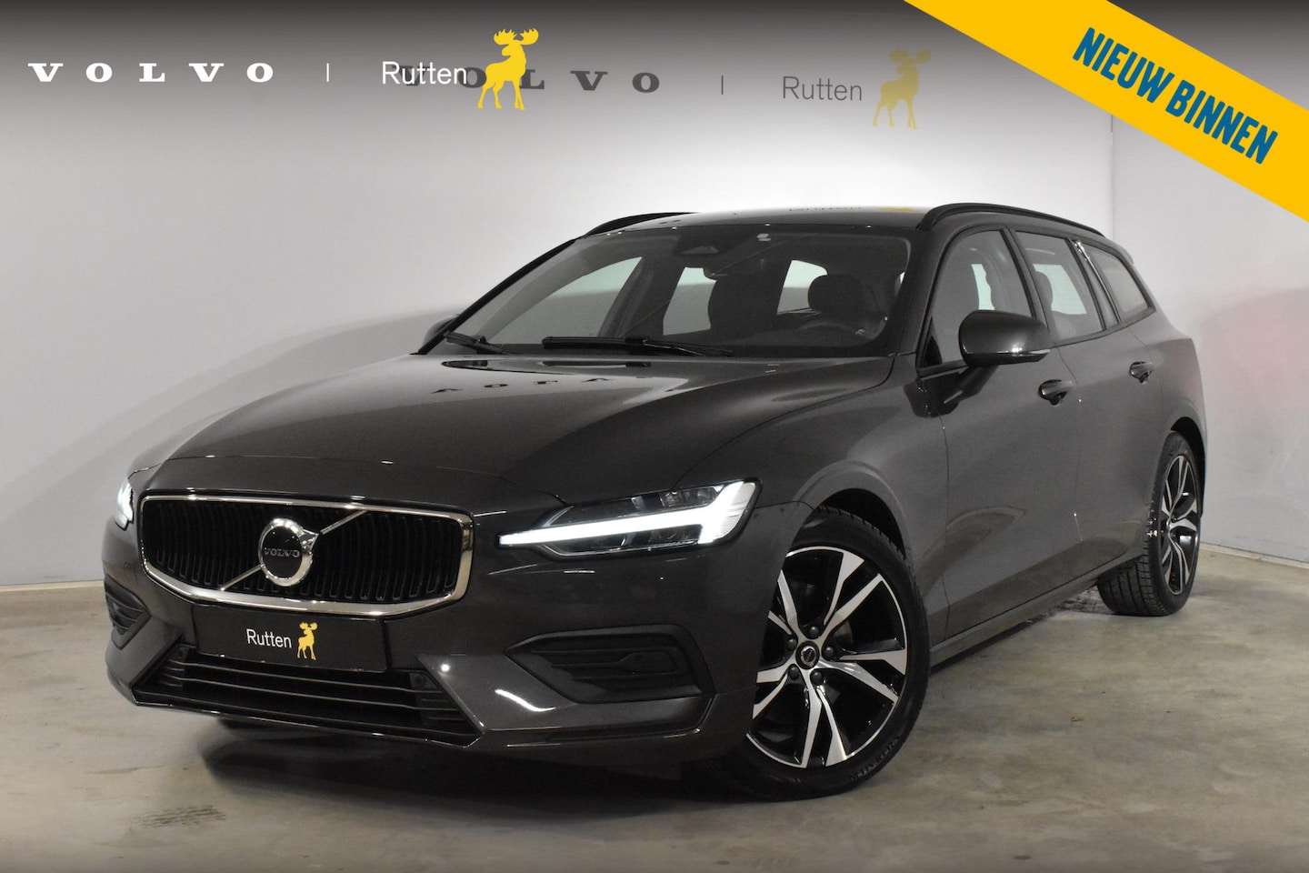 Volvo V60 - 2.0 B3 Essential Edition / Navigatie / Camera / Parkeersensoren / Stuur-Stoelverwarming / - AutoWereld.nl